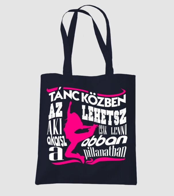  minta sötétkék pólón